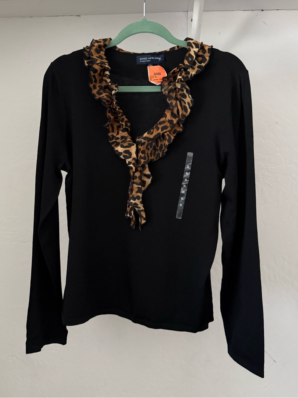 NWT Jones New York Black Pullover with Leopard Print Flounce Collar